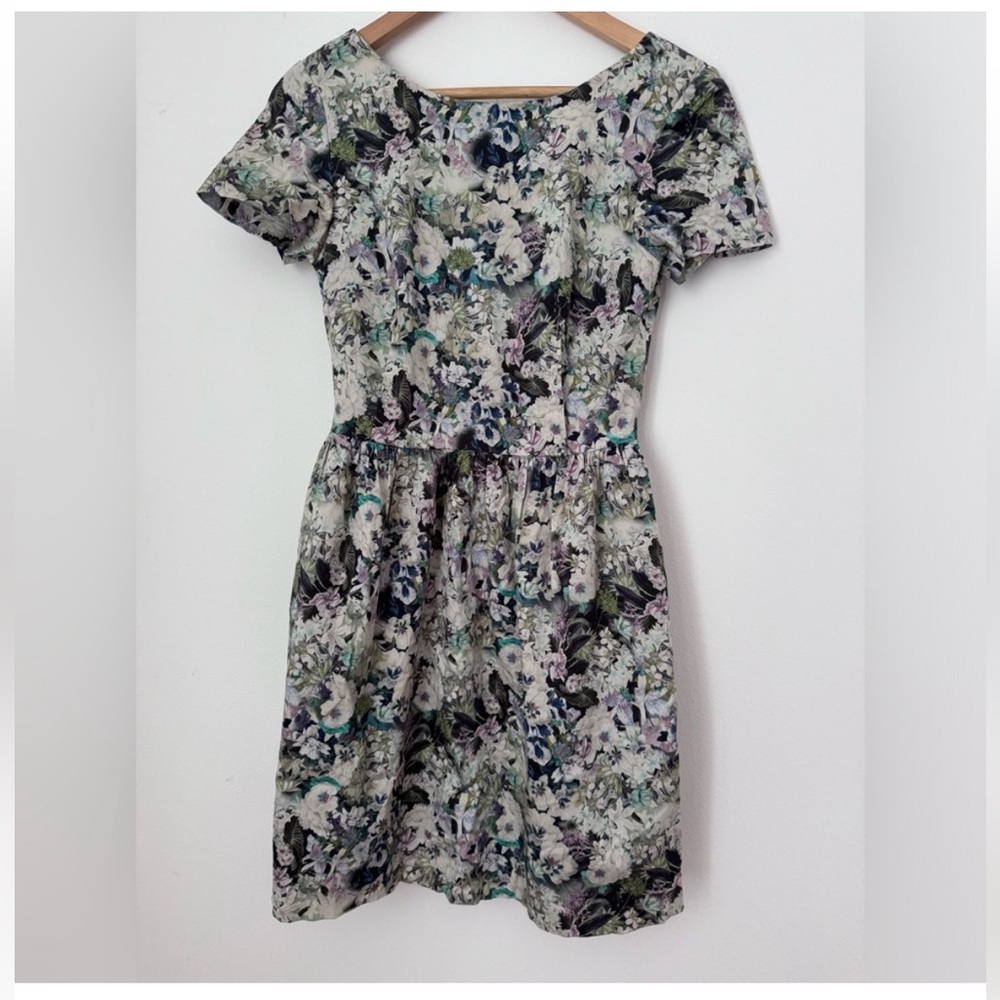 Oasis floral mini dress size small fully lined short sleeve with pockets…
